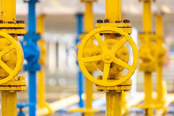 Comparaison des émissions de carbone : tubes radiants gaz vs autres systèmes de chauffage