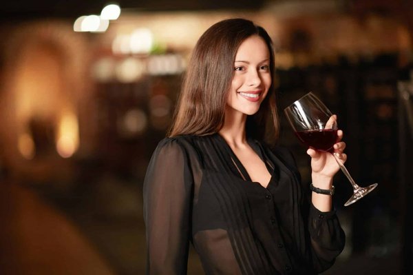 Comment organiser une soirée de dégustation de vins avec des producteurs locaux ?